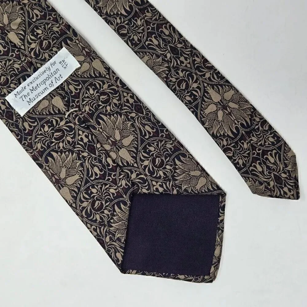 METROPOLITAN MUSEUM OF ART SILK TIE TAN OLIVE GREEN FLORAL BAROQUE 3.25